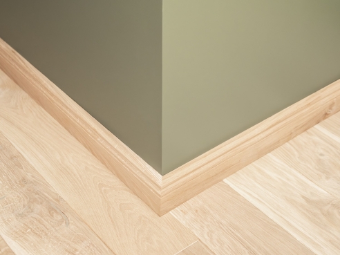 Plinthes Chêne Rustique 20x90 brut 1,5-2,5m Profil Hamburger, nœuds NON rebouchés